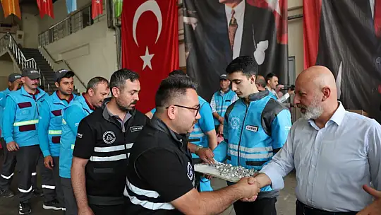 Başkan Çolakbayrakdar, personelle bayramlaştı