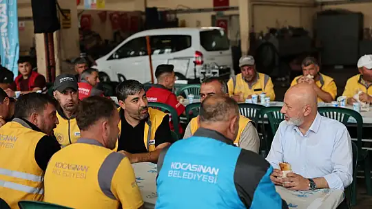 Başkan Çolakbayrakdar, personelle bayramlaştı