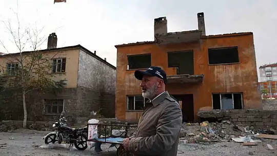 Başkan Çolakbayrakdar Uğurevler'de: 'Geleceğin modern mahallesini inşa ediyoruz'