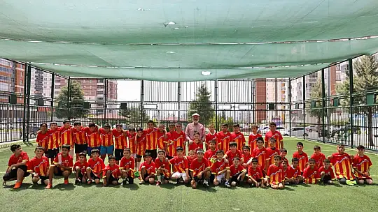 Başkan Çolakbayrakdar yaz okullarında çocuklarla buluştu