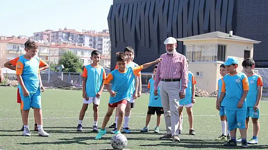 Başkan Çolakbayrakdar yaz okullarında çocuklarla buluştu