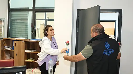 Başkan Metin'den hemşirelere anlamlı jest