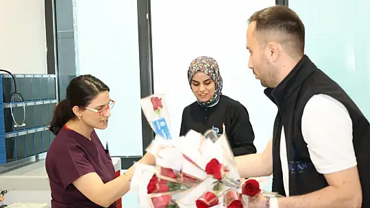 Başkan Metin'den hemşirelere anlamlı jest