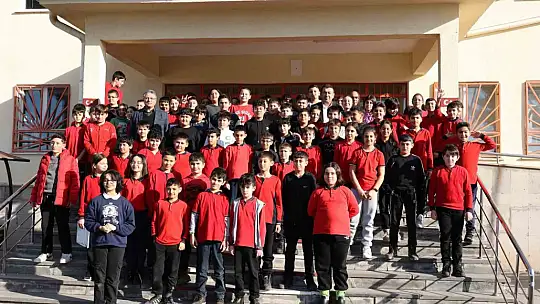 Başkan Metin'den öğrencilere hediye yağmuru