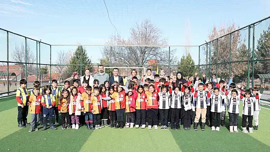 Başkan Metin'den öğrencilere hediye yağmuru