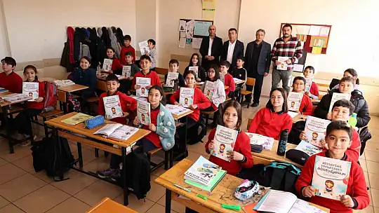 Başkan Metin'den öğrencilere hediye yağmuru