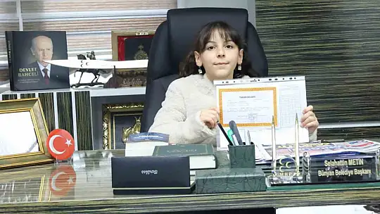 Başkan Metin'den şehit kızı Zeynep'e karne hediyesi
