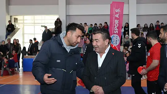 Başkan Metin öğrencilerle spor etkinliğinde buluştu