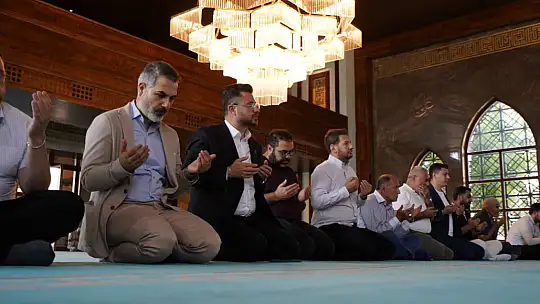 Başkan Okandan: 'Kuruluşumuzdan bugüne kadar davamıza ve milletimize hizmet etmiş tüm kardeşlerimizi şükranla anıyoruz'