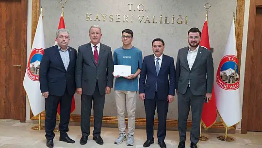 Başkan Okandan, YKS Sayısal Türkiye 3.'sü ile bir araya geldi