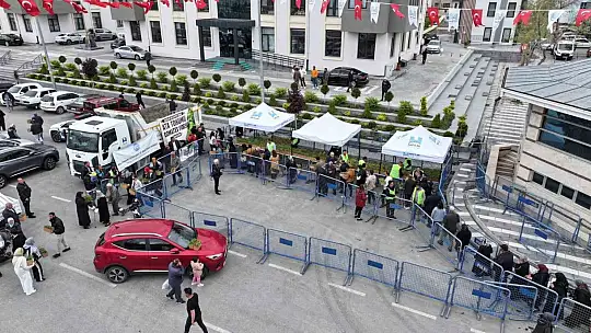 Başkan Özdoğan: 'Ata tohumu fidelerimizi vatandaşımızla buluşturduk'