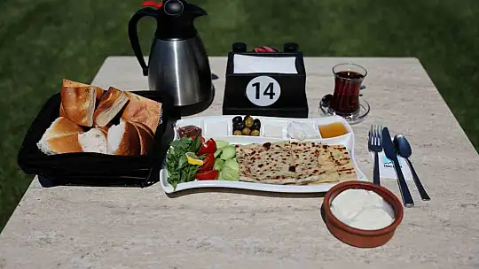 Başkan Özdoğan: 'Hürmetçi Sofrası yenilenen yüzüyle turizmin yeni buluşma noktası oldu'