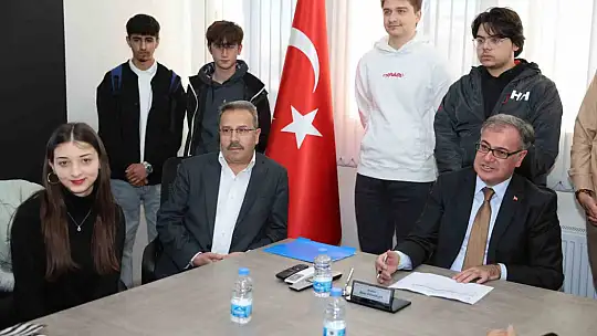 Başkan Özdoğan'dan başarılı YKS öğrencilerine altın hediyesi