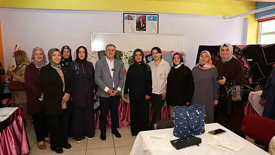Başkan Özdoğan, el emeği göz nuru eserleri inceledi