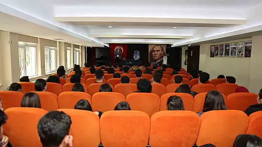 Başkan Özdoğan gençlerle baş başa
