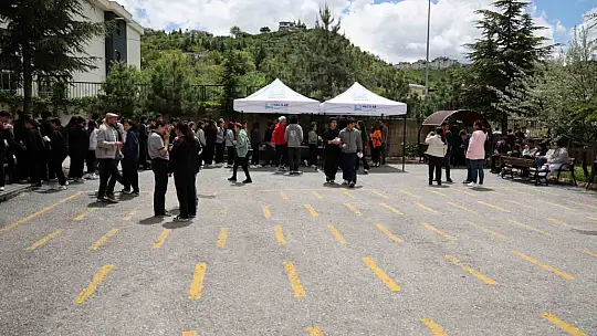 Başkan Özdoğan gençlerle baş başa