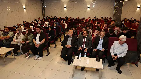 Başkan Özdoğan, gençlerle Kariyer Günleri'nde buluştu