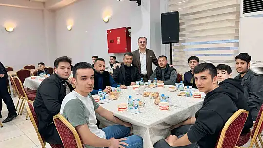 Başkan Özdoğan, iftarda gençlerle buluştu