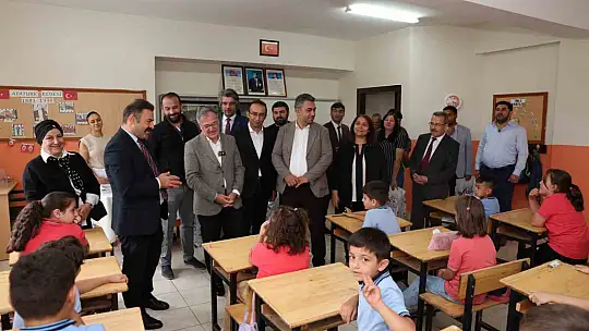 Başkan Özdoğan ile Hacılar'da ilk ders zili çaldı