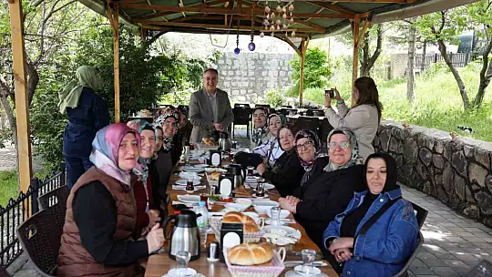 Başkan Özdoğan, işitme engelli Kuran Kursu öğrencilerini misafir etti