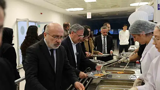 Başkan Özdoğan, KAYÜ öğrencileriyle iftar sofrasında buluştu