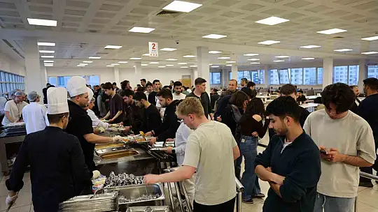 Başkan Özdoğan, KAYÜ öğrencileriyle iftar sofrasında buluştu