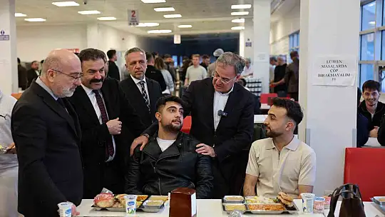 Başkan Özdoğan, KAYÜ öğrencileriyle iftar sofrasında buluştu