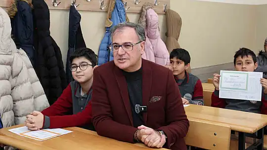 Başkan Özdoğan, öğrencilerin karne sevincine ortak oldu
