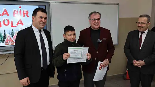 Başkan Özdoğan, öğrencilerin karne sevincine ortak oldu