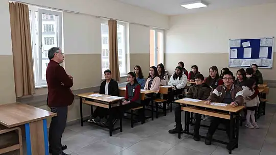 Başkan Özdoğan, öğrencilerin karne sevincine ortak oldu