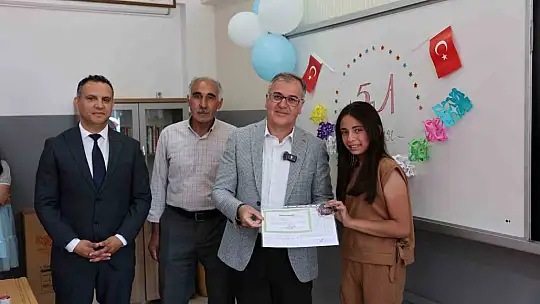 Başkan Özdoğan, öğrencilerin karne heyecanına ortak oldu