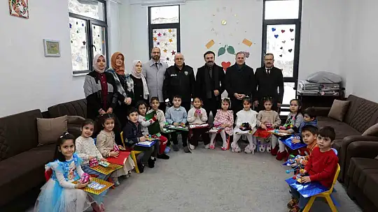 Başkan Özdoğan, öğrencilerin karne heyecanına ortak oldu