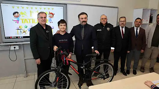 Başkan Özdoğan, öğrencilerin karne heyecanına ortak oldu