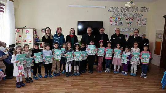 Başkan Özdoğan, öğrencilerin karne heyecanına ortak oldu