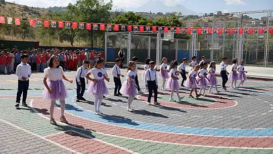 Başkan Özdoğan, öğrencilerin yeni dönem heyecanına ortak oldu