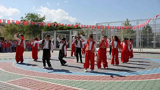 Başkan Özdoğan, öğrencilerin yeni dönem heyecanına ortak oldu
