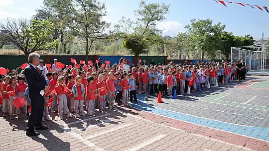 Başkan Özdoğan, öğrencilerin yeni dönem heyecanına ortak oldu
