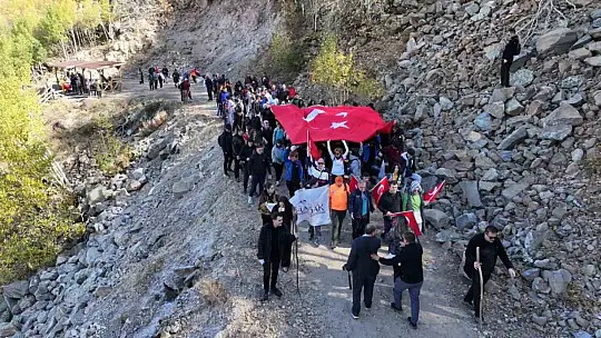 Başkan Özdoğan, Ortaseki Ormanları'nda Cumhuriyet Yürüyüşü'nde