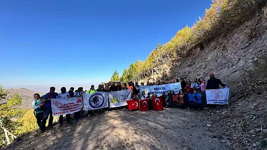 Başkan Özdoğan, Ortaseki Ormanları'nda Cumhuriyet Yürüyüşü'nde