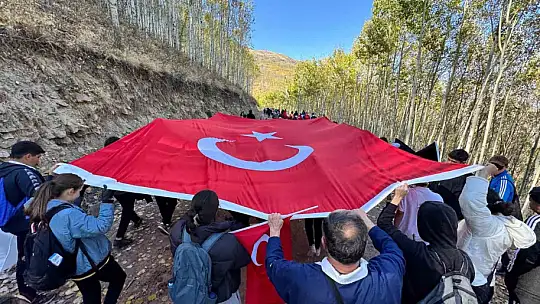 Başkan Özdoğan, Ortaseki Ormanları'nda Cumhuriyet Yürüyüşü'nde