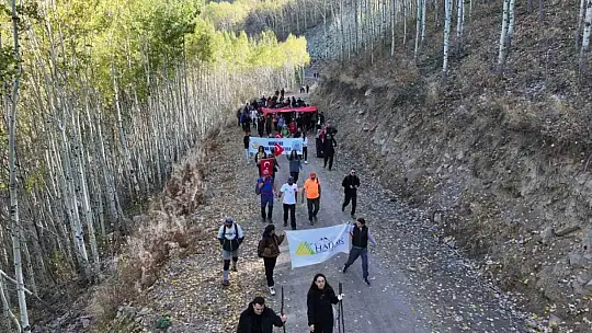 Başkan Özdoğan, Ortaseki Ormanları'nda Cumhuriyet Yürüyüşü'nde