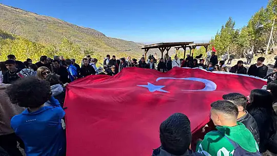 Başkan Özdoğan, Ortaseki Ormanları'nda Cumhuriyet Yürüyüşü'nde
