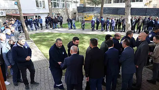 Başkan Öztürk belediye personelleri ile bayramlaştı