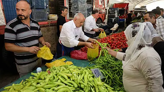 Başkan Öztürk kapalı pazar yerinde esnaf ve vatandaşlarla buluştu