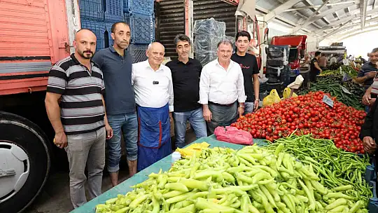 Başkan Öztürk kapalı pazar yerinde esnaf ve vatandaşlarla buluştu