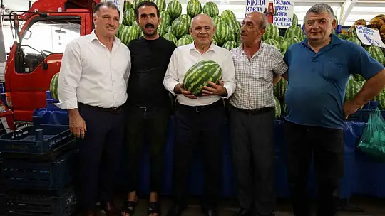 Başkan Öztürk kapalı pazar yerinde esnaf ve vatandaşlarla buluştu