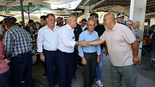 Başkan Öztürk kapalı pazar yerinde esnaf ve vatandaşlarla buluştu