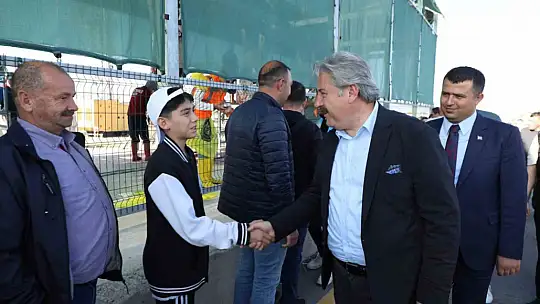 Başkan Palancıoğlu bayramın ilk saatlerinde Melikgazi Kurban Pazarı ve Kesim Alanı'nı ziyaret etti