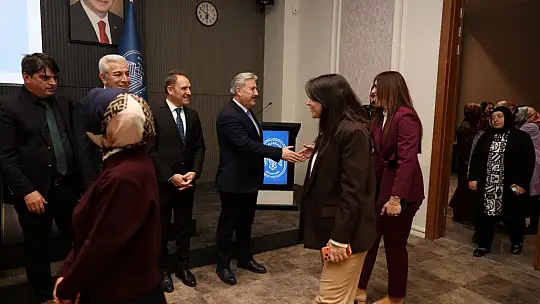 Başkan Palancıoğlu güne mesai arkadaşlarıyla bayramlaşarak başladı