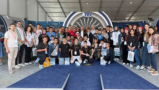 Başkan Palancıoğlu Havacılık Lisesi öğrencileri ile TEKNOFEST'İ ziyaret etti